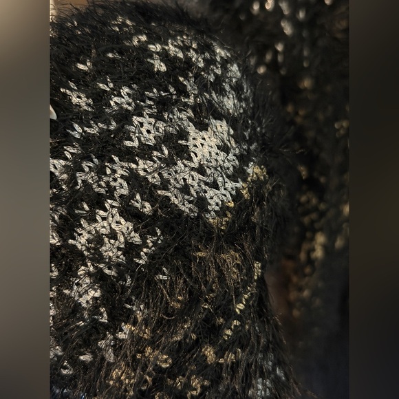 House of Harlow shimmer sweater w metallic threads. Size XS. Excellent condition - Picture 2 of 6